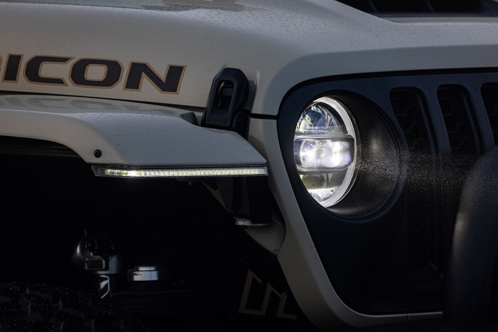 Jeep JL/JT High-Line Fender Brace with Daytime Running Lights