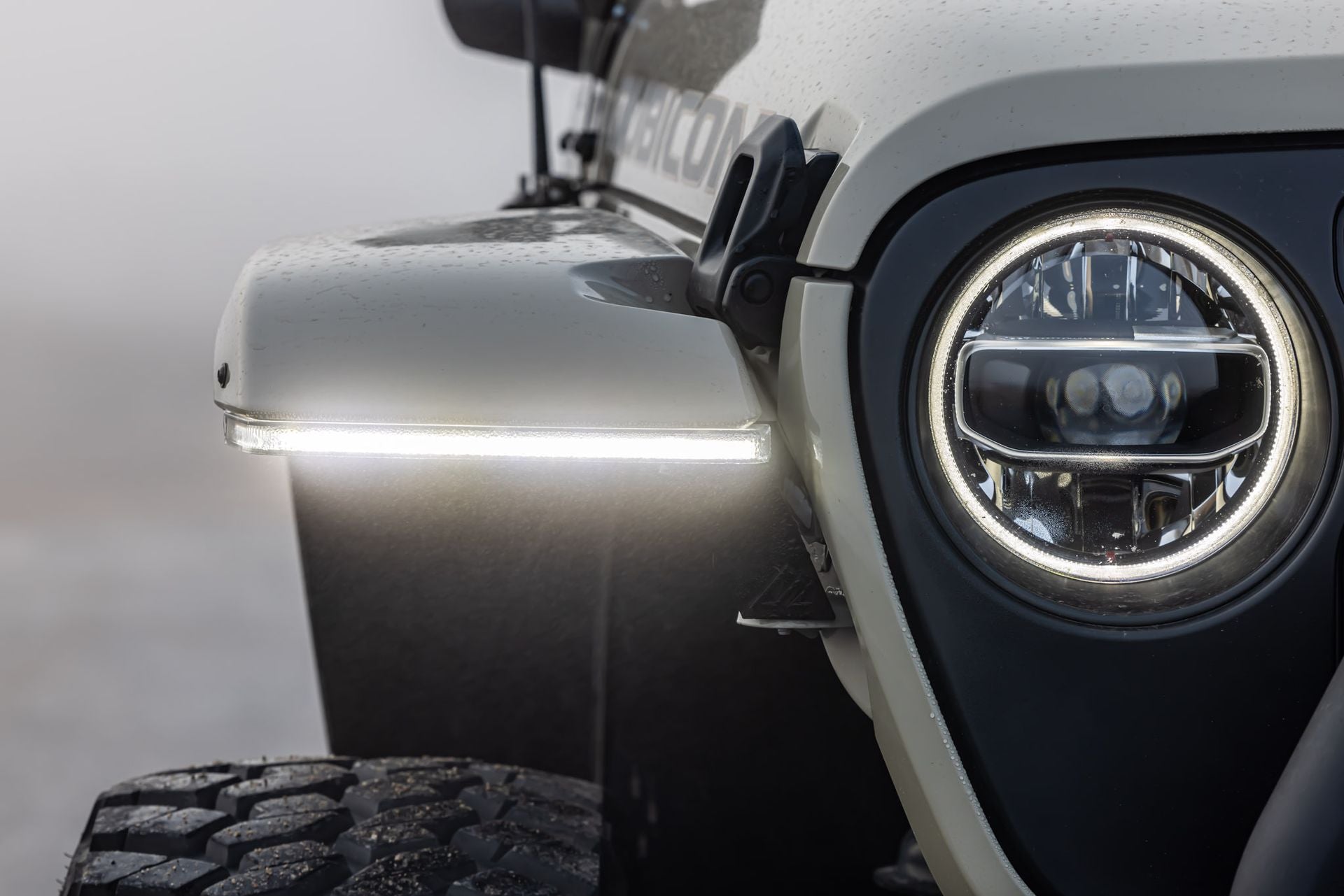 Jeep JL/JT High-Line Fender Brace with Daytime Running Lights