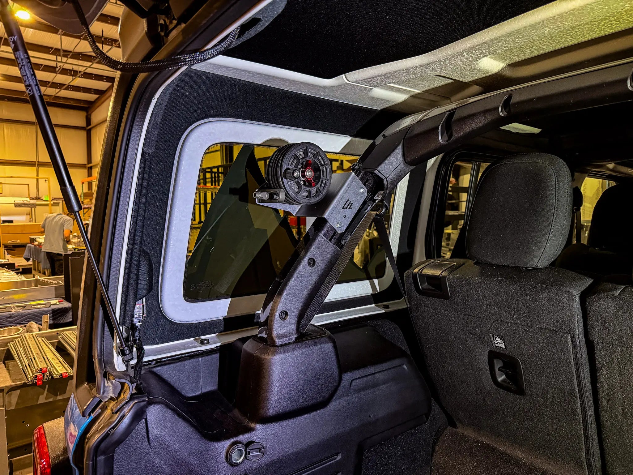Jeep Wrangler JLU Apex CRS Fixed Mount - C-Pillar